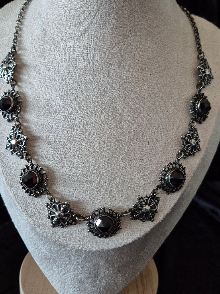 Vintage zilveren zeeuwse ketting met granaat 255, Zilver zolder, Ophalen of Verzenden, Zo goed als nieuw, Met edelsteen