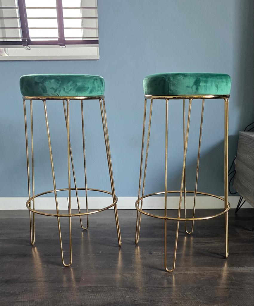 Set van 2 goud met groene velvet barkrukken, Huis en Inrichting, Barkrukken, Zo goed als nieuw, 60 tot 90 cm, 2 krukken, Ophalen of Verzenden
