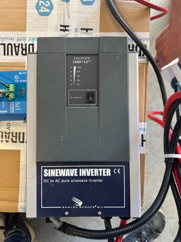 Powersine 1600-12 Omvormer met Accubeschermer, Ophalen of Verzenden