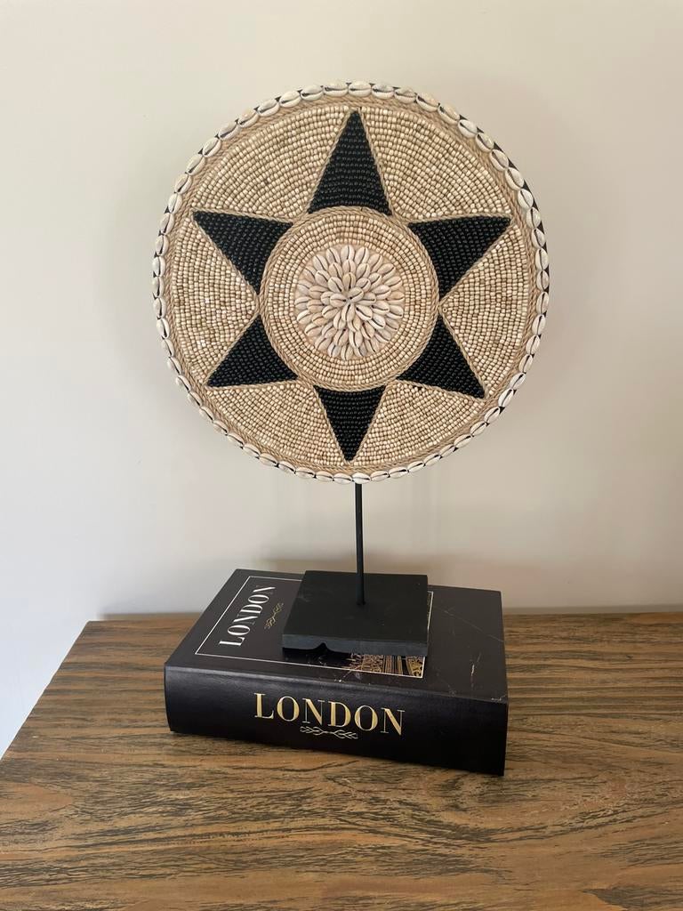 Nieuw schelpen kralen ornament op standaard, Ophalen of Verzenden, Nieuw