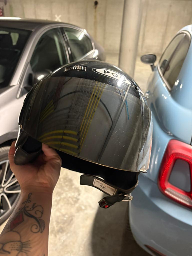 Zwarte Helm, Fietsen en Brommers, Brommerhelmen, Ophalen of Verzenden, Zo goed als nieuw