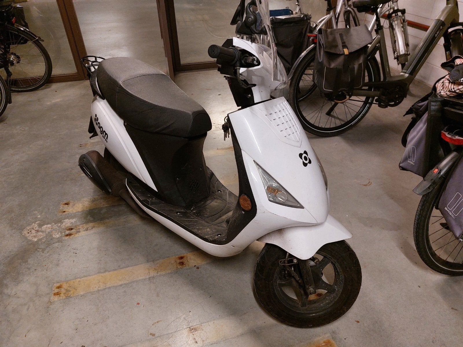 AGM SP50 scooter lage kilometerstand, Fietsen en Brommers, Snorfietsen en Snorscooters, Zo goed als nieuw, Benzine, Ophalen, Overige merken