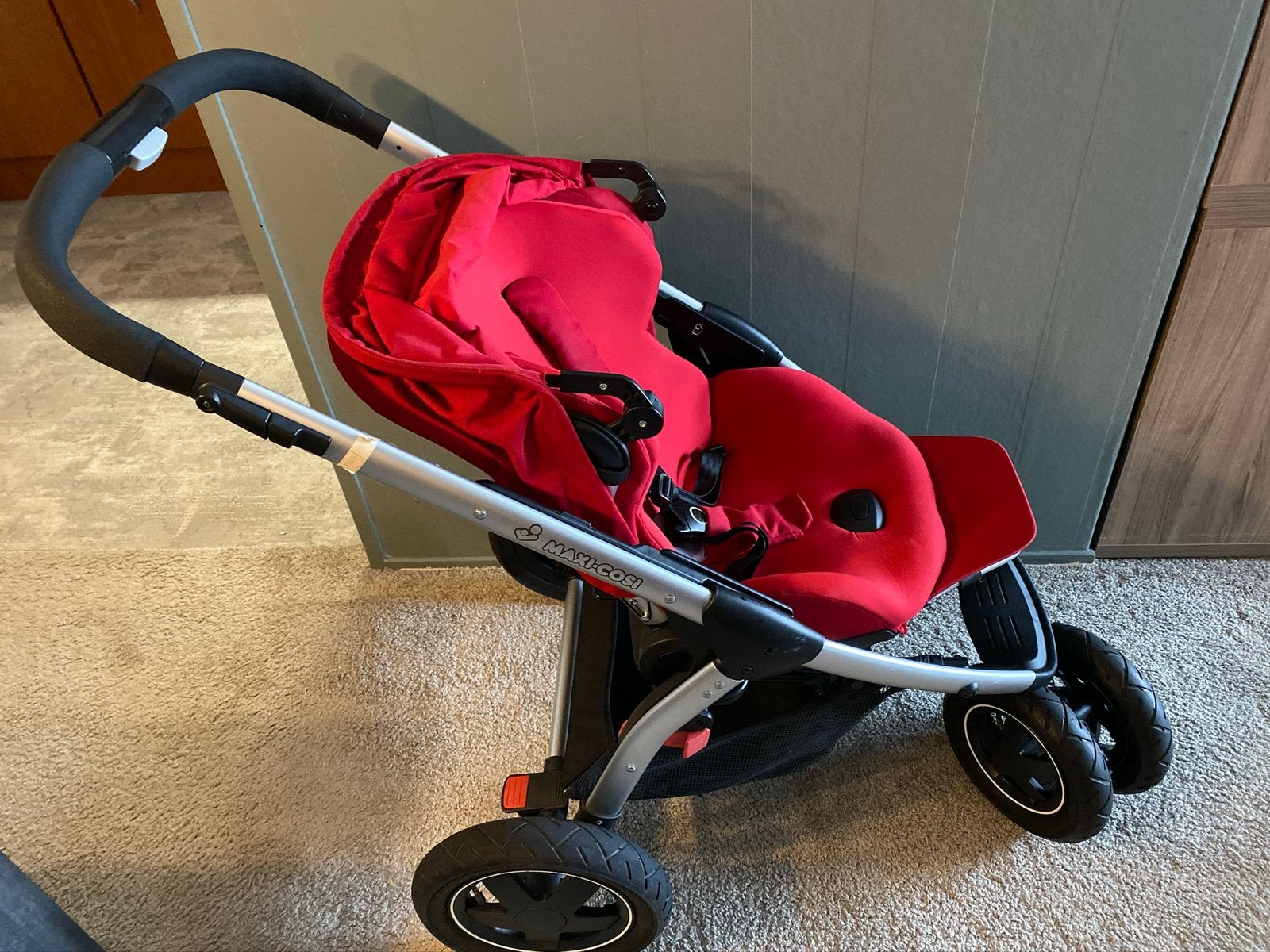 Maxi Cosi Mura 3 Kinderwagen met Reiswieg - Rood, Kinderen en Baby's, Kinderwagens en Combinaties, Ophalen, Gebruikt, Combiwagen