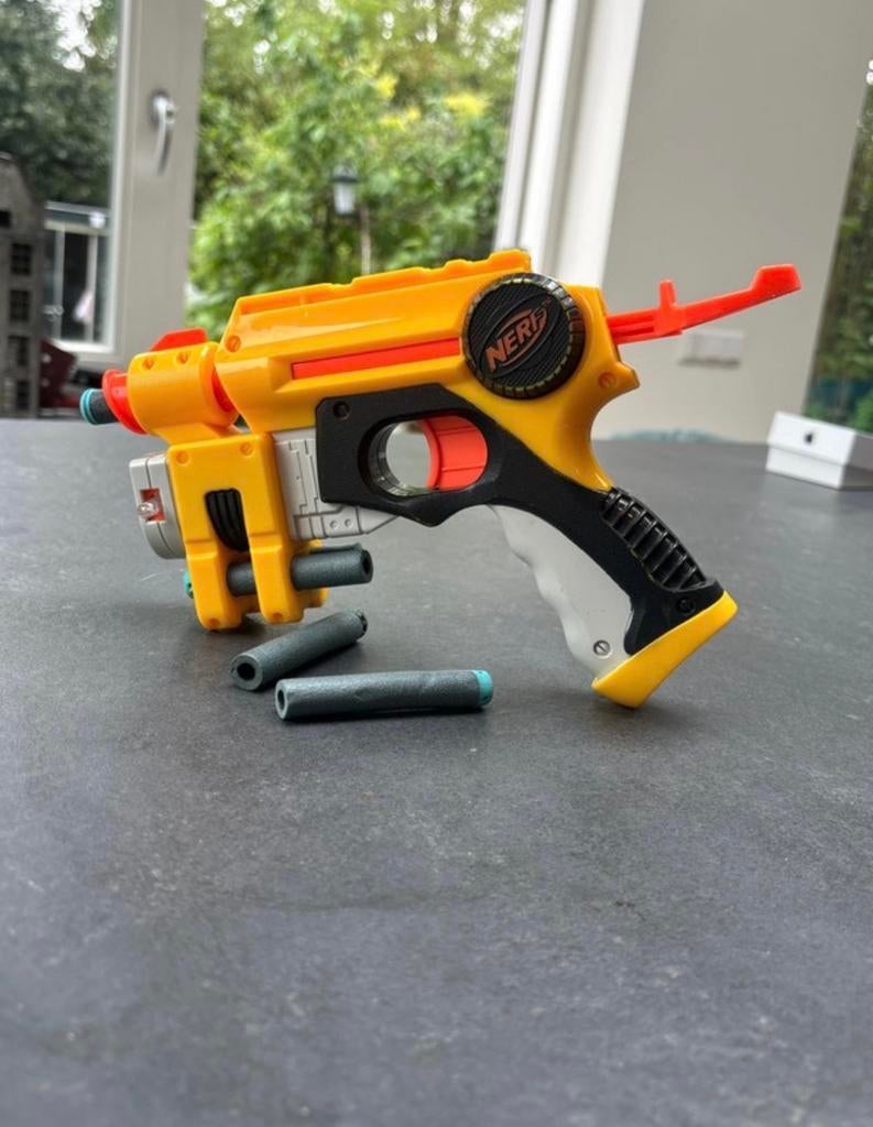Gele Nerf Blaster met Laser en Pijltjes, Ophalen of Verzenden, Zo goed als nieuw