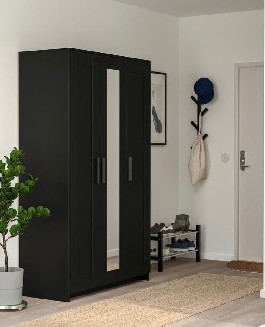 Beautiful Ikea Brimnes 3-door wardrobe in good condition., Ophalen, 100 tot 150 cm, Zo goed als nieuw, 150 tot 200 cm