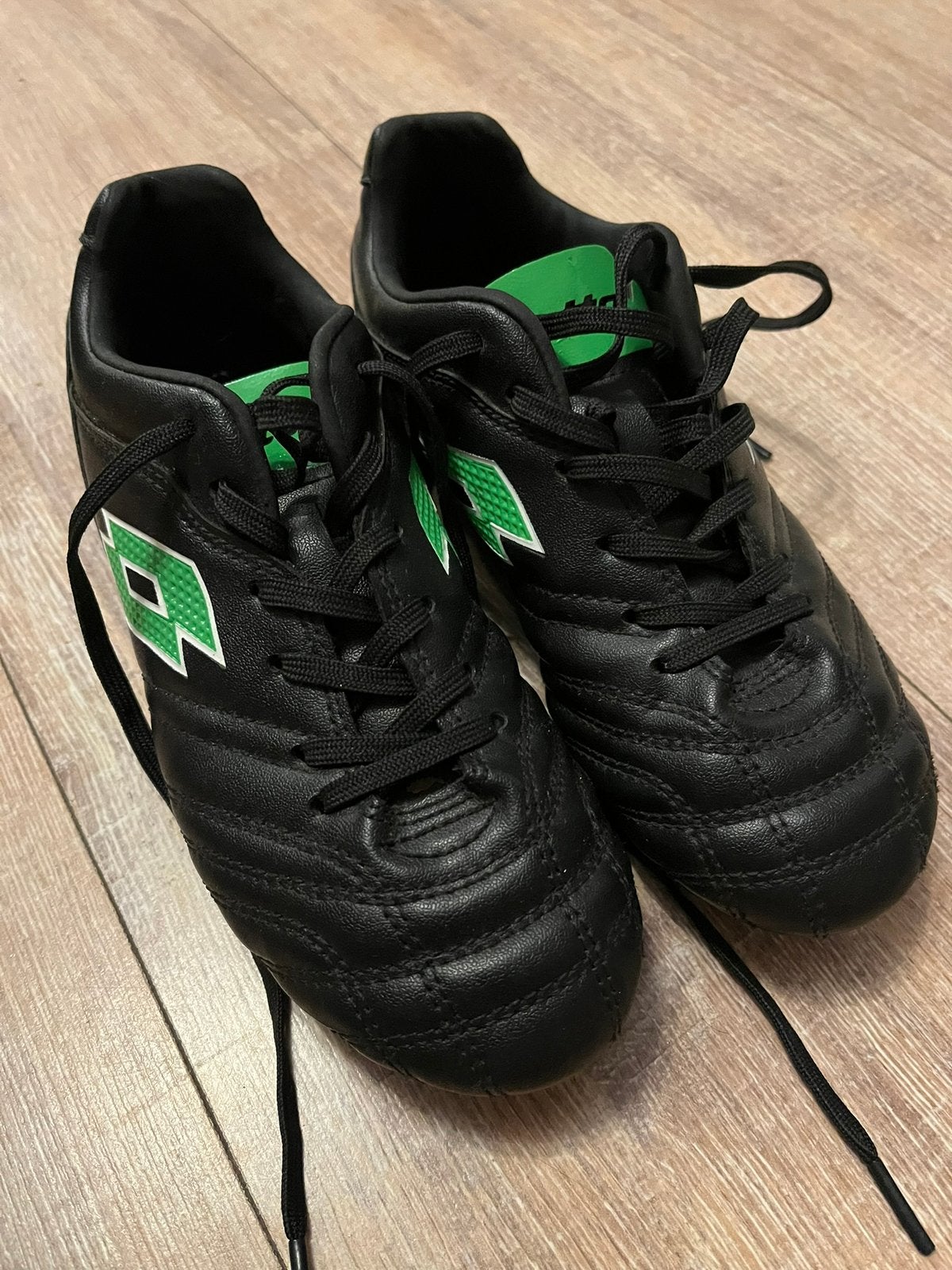 Voetbalschoenen Lotto maat 32, Maat XS of kleiner, Ophalen of Verzenden, Zo goed als nieuw, Schoenen