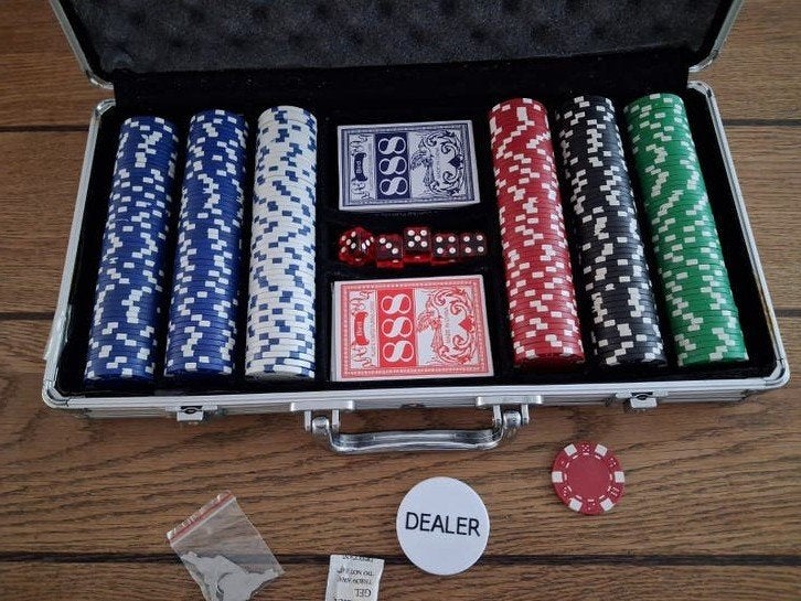 pokerset pokeren pokerkoffer met fiches, Hobby en Vrije tijd, Gezelschapsspellen | Kaartspellen, Ophalen of Verzenden, Zo goed als nieuw