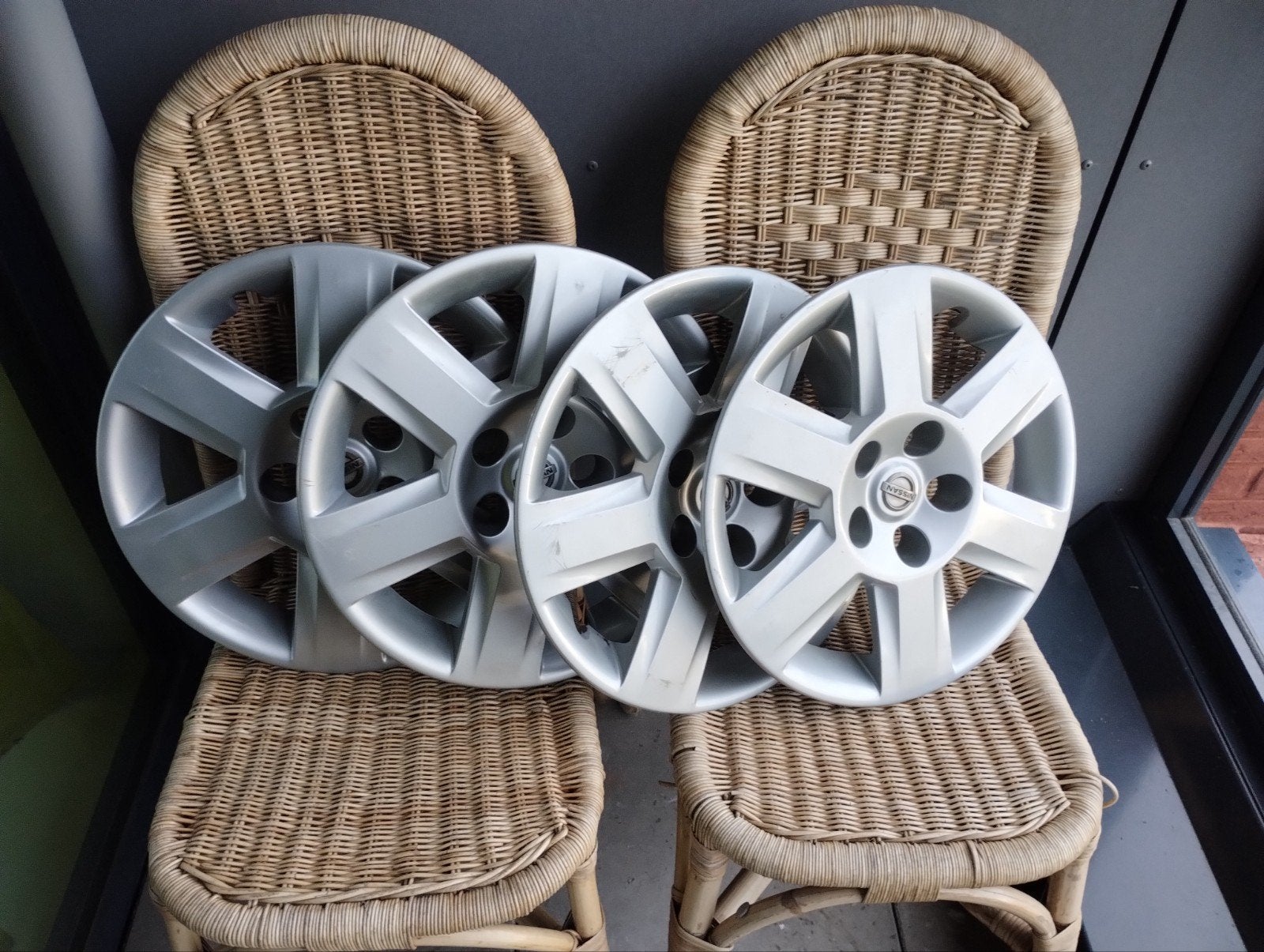 Nog nette Nissan wieldoppen 16 inch!, Ophalen