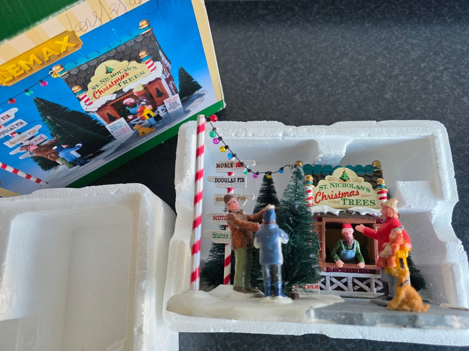 Lemax Retired St. Nicholas's Christmas Tree Lot kerstbomen, Ophalen, Gebruikt