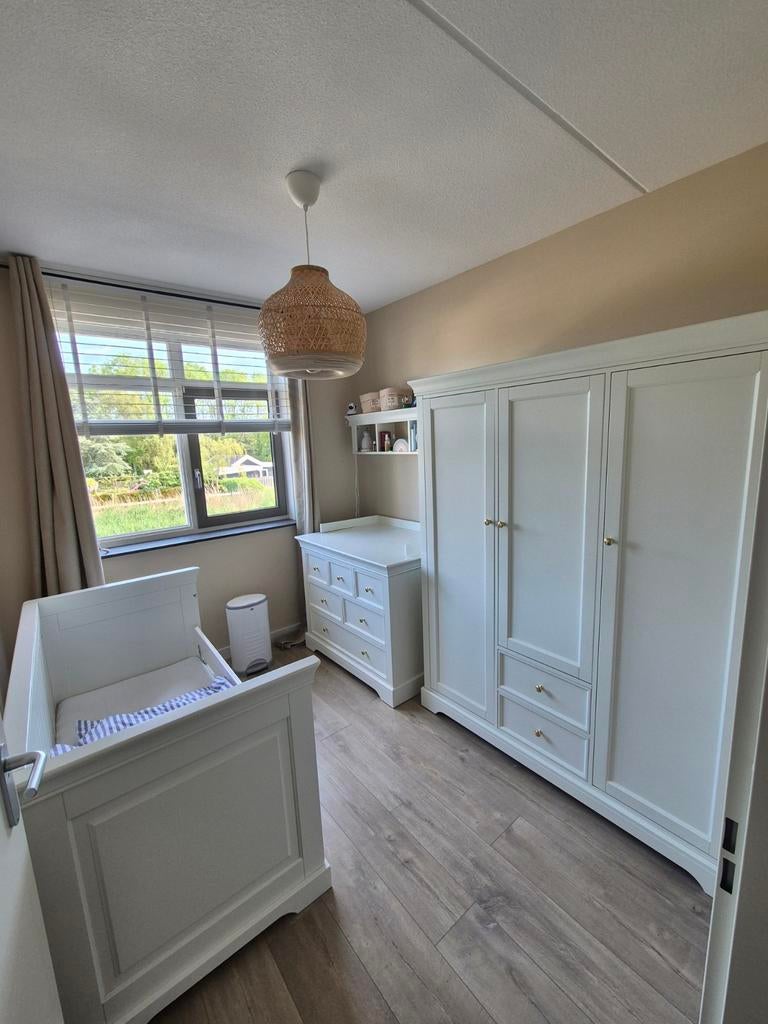 Complete babykamer set: Bed, Commode, Kast, Zwevend Kastje, Ophalen, Gebruikt, Jongetje of Meisje