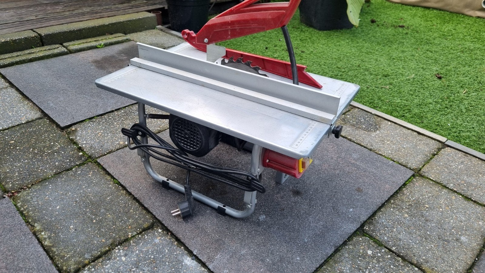 zaagtafel Einhell TC TS 820, Ophalen, Cirkelzaag, 30 tot 70 mm, 600 tot 1200 watt
