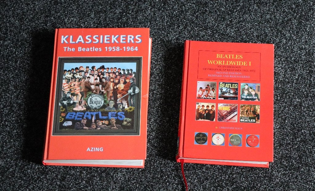 The Beatles, 2 Boeken. o.a. "The Beatles Worldwide I"., Boeken, Gelezen, Artiest, Diverse auteurs, Ophalen of Verzenden