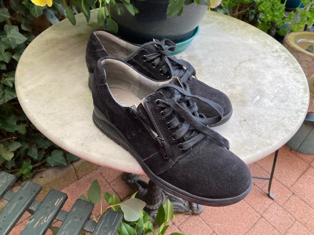 Durea Sneakers - Maat 4,5 - Zwart, Kleding | Dames, Schoenen, Durea, Zwart, Ophalen of Verzenden, Sneakers of Gympen