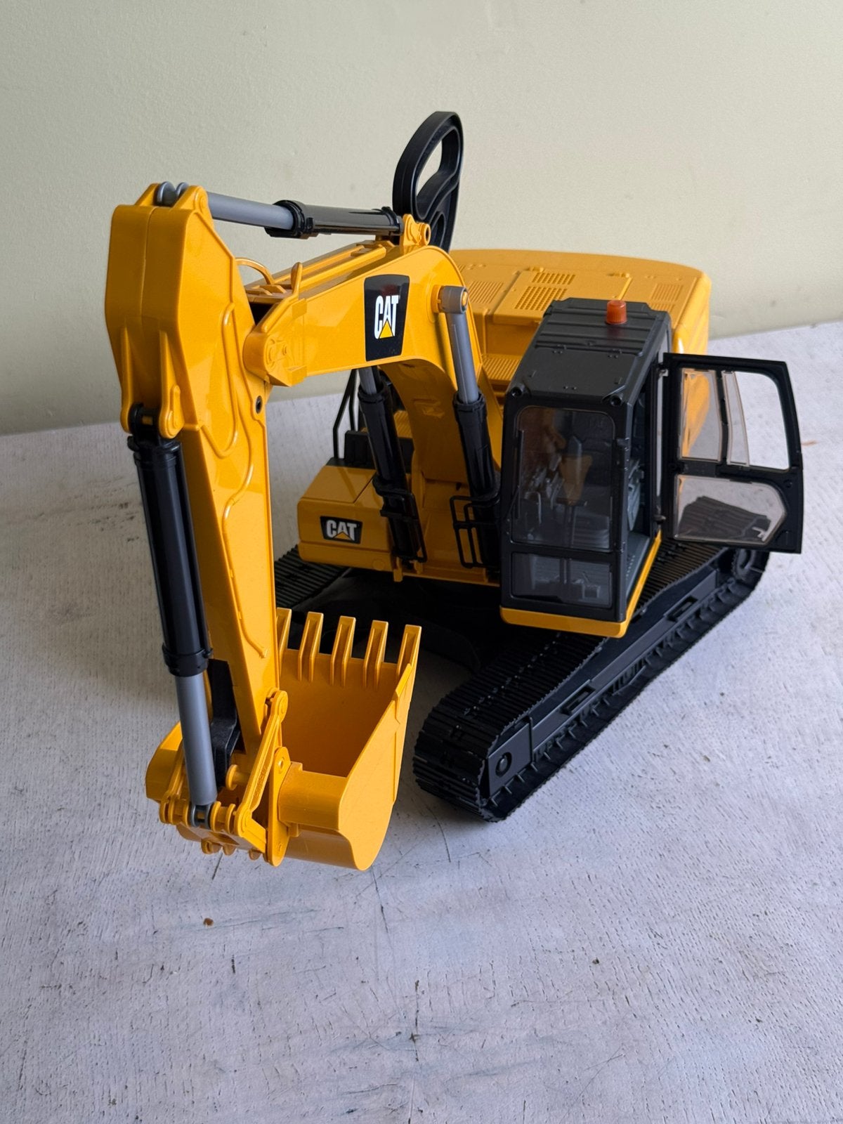 Bruder Cat caterpillar graafmachine met rupsbanden 1271/01, Ophalen of Verzenden, Zo goed als nieuw