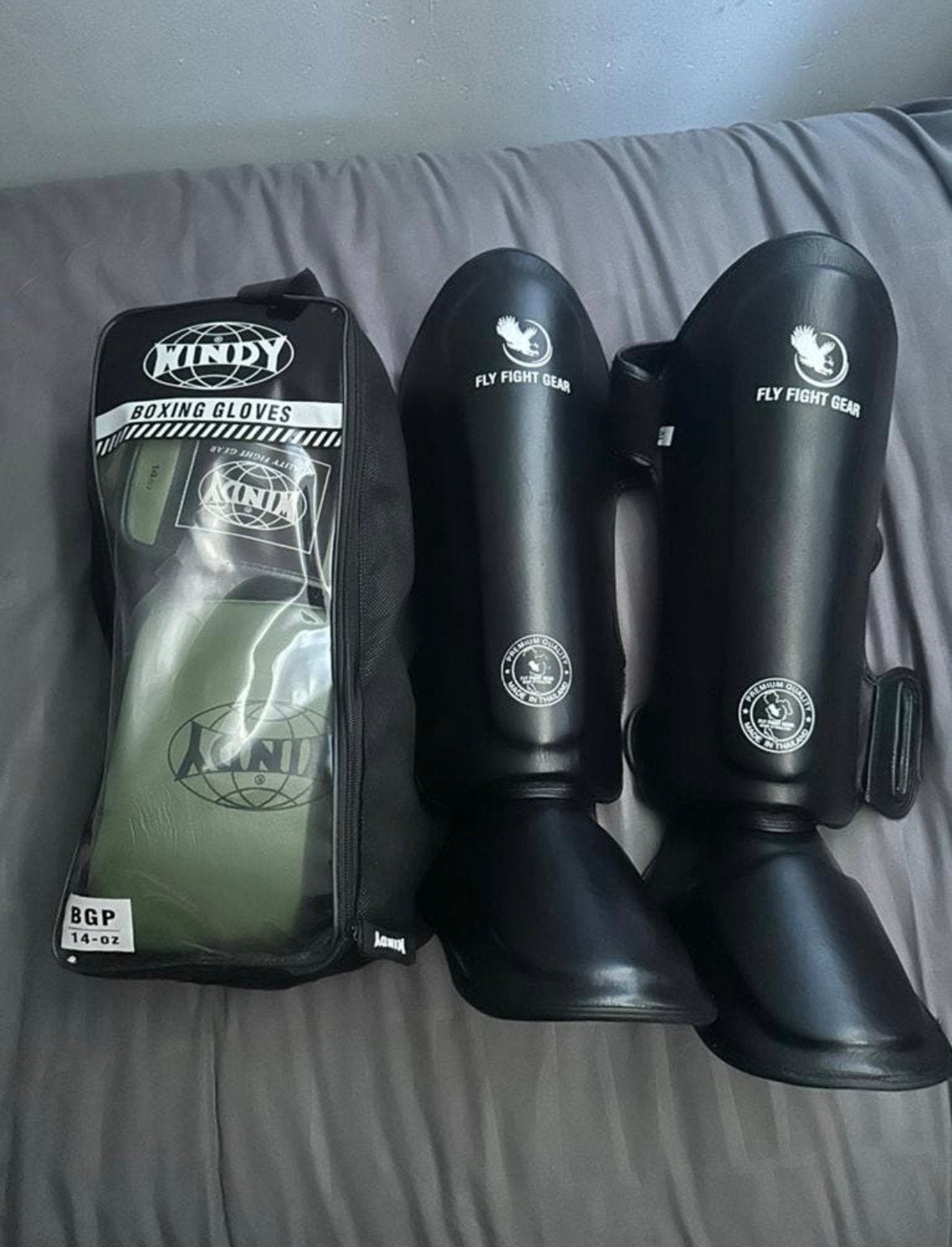 Windy kickbokshand 14 oz + leren scheenbeschermers – nieuw, Ophalen of Verzenden, Nieuw, Bokshandschoenen