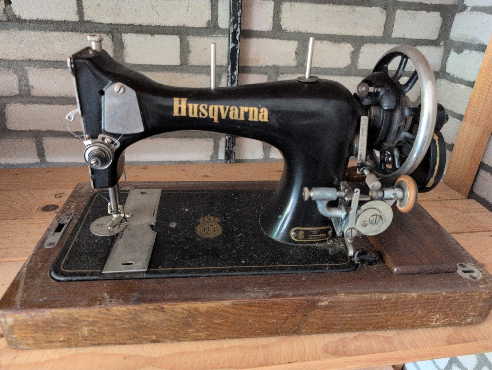 Antieke Husqvarna Naaimachine met Houten Koffer, Ophalen of Verzenden