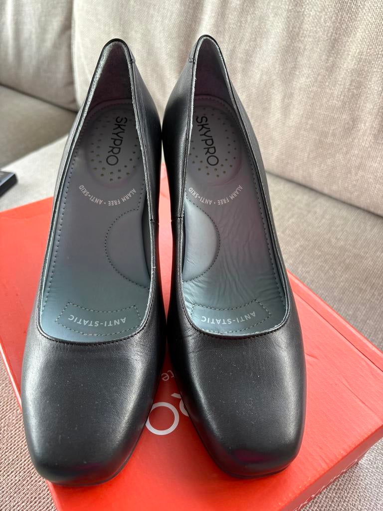 Skypro stewardessen pumps zwart maat 39, Ophalen of Verzenden, Zo goed als nieuw, Zwart, Pumps