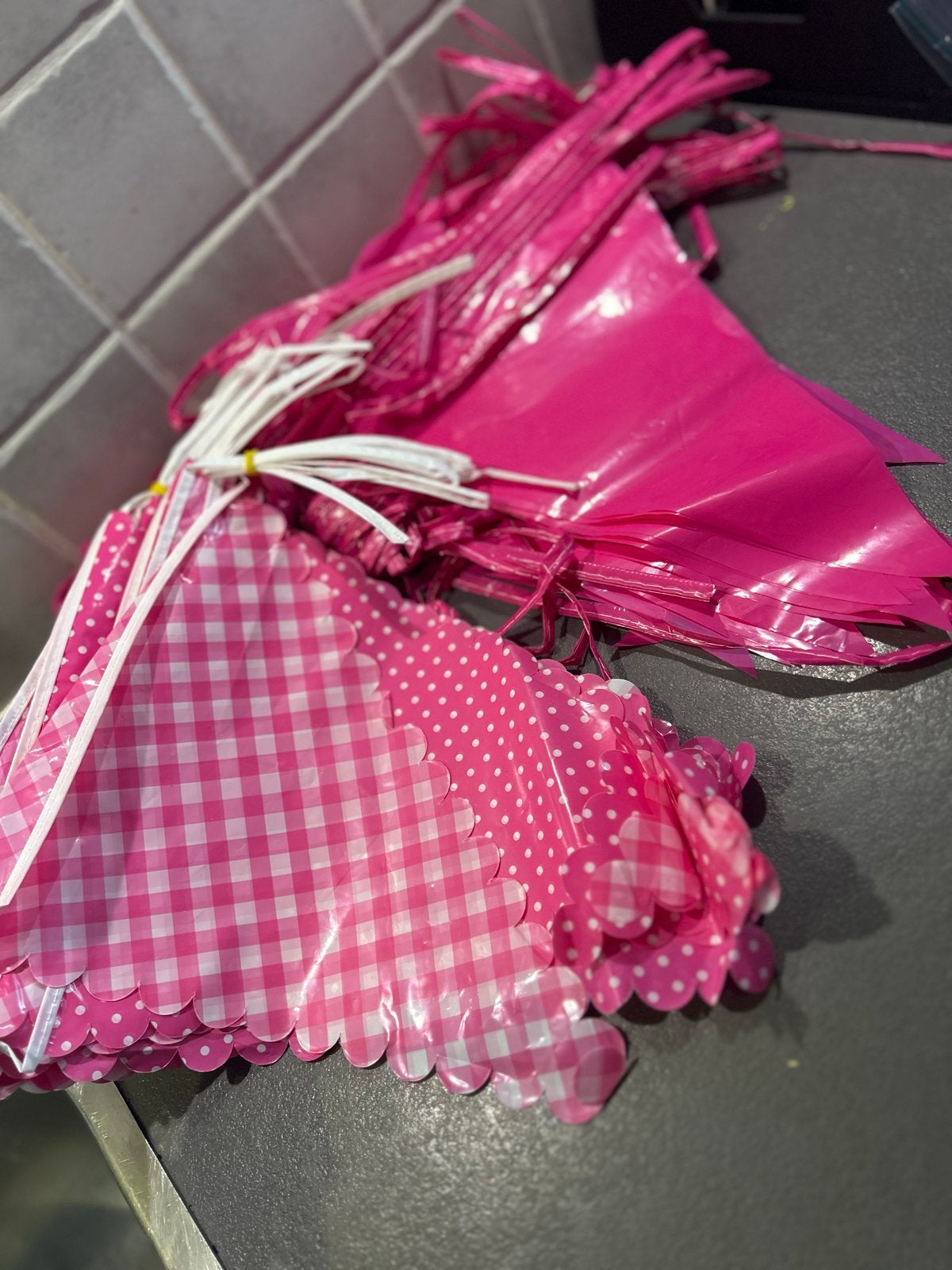 Roze vlaggenlijn - Feestversiering babyshower, Hobby en Vrije tijd, Feestartikelen, Ophalen of Verzenden, Nieuw, Versiering, Verjaardag