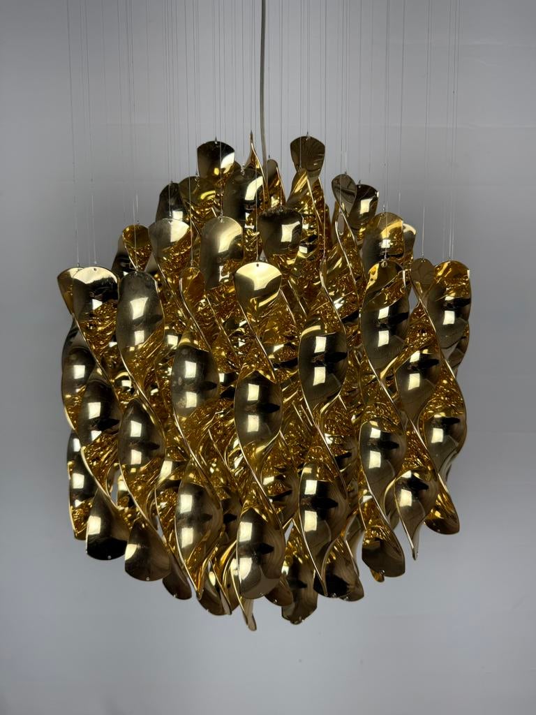 Spiral Hanglamp Verner Panton, Sieraden, Tassen en Uiterlijk, Broches, Zo goed als nieuw, Overige materialen, Goud, Ophalen of Verzenden
