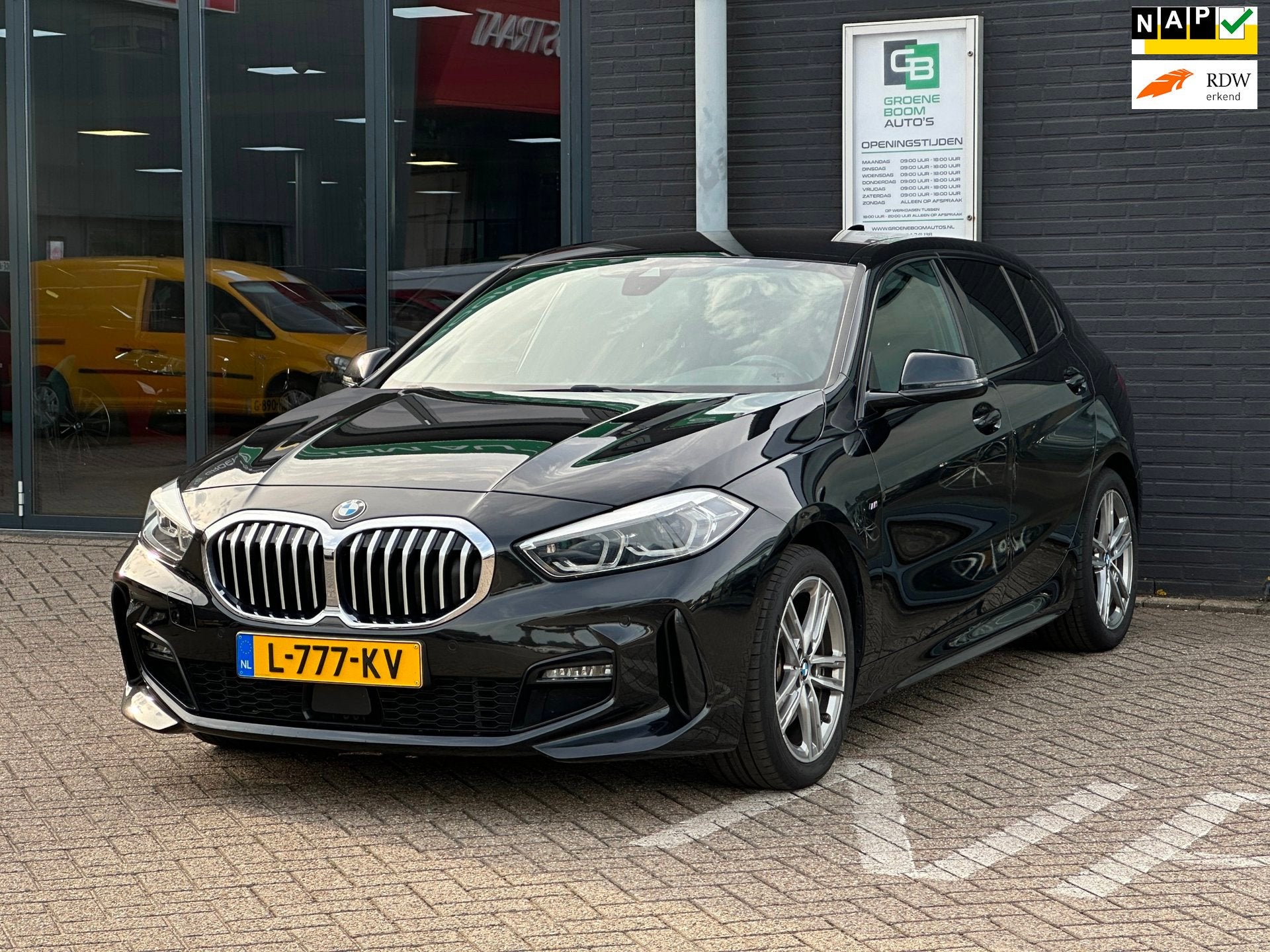 BMW 1-serie 118i Business Edition /SFEERVERLICHTING/CAMERA/N, Auto's, Dealer onderhouden, Gebruikt, Zwart, Origineel Nederlands