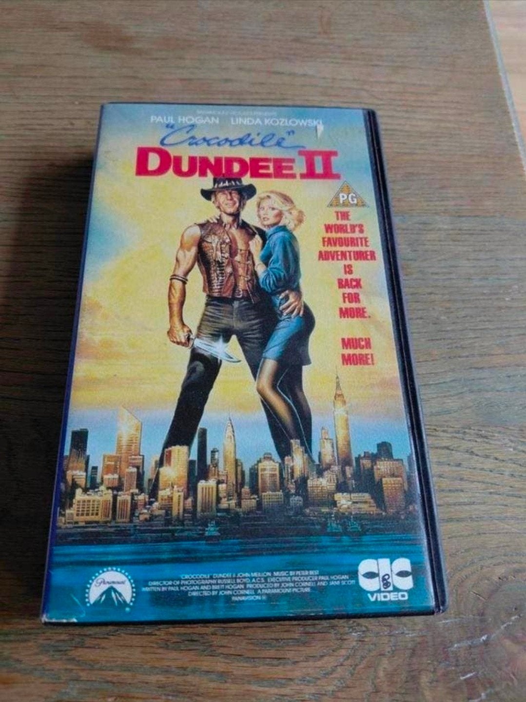 Crocodile Dundee 2 videoband. Engelse versie., Gebruikt, Alle leeftijden, Ophalen of Verzenden, Actie en Avontuur