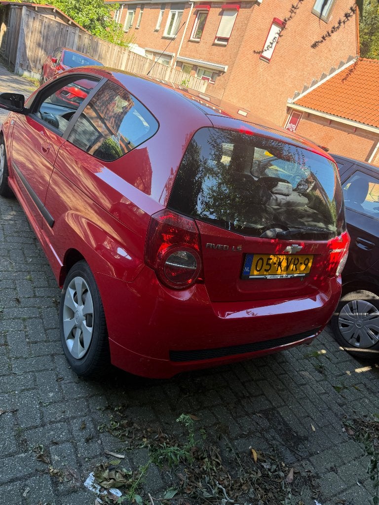 Chevrolet Aveo 1.2 16V 3D 2010 Rood, Auto's, Voorwielaandrijving, 40 €/maand, Aveo, 4 cilinders