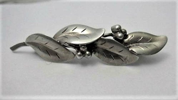 Theodor Klotz, Teka, zilveren broche blaadjes en besjes, Ophalen, Zo goed als nieuw, Zilver, Zilver