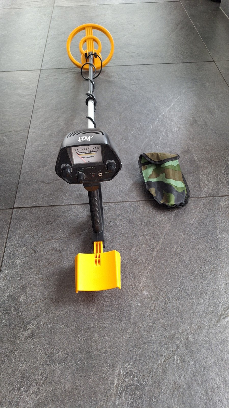Metaaldetector met schep, Zo goed als nieuw, 30 cm of minder, Instelbare gevoeligheid, Ophalen