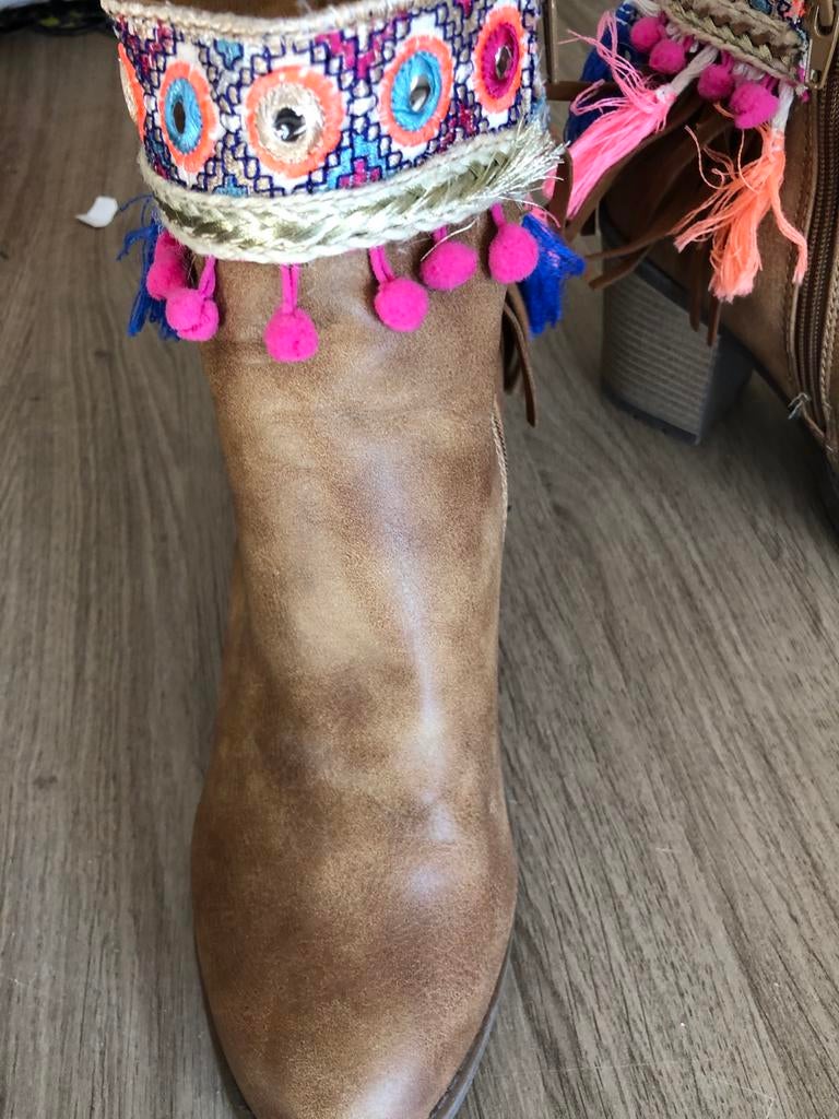 Nieuwe bruine laarzen met franjes en borduursels, maat 40, Ophalen of Verzenden, Nieuw, Bruin, Lage of Enkellaarzen