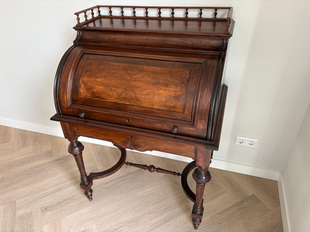 Antiek Rolluik Bureau, Ophalen