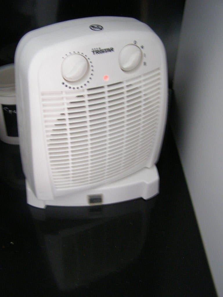 ventilator draait en in 1 stand ook als kachel te gebruiken, Witgoed en Apparatuur, Ventilatoren, Zo goed als nieuw, Tafelventilator