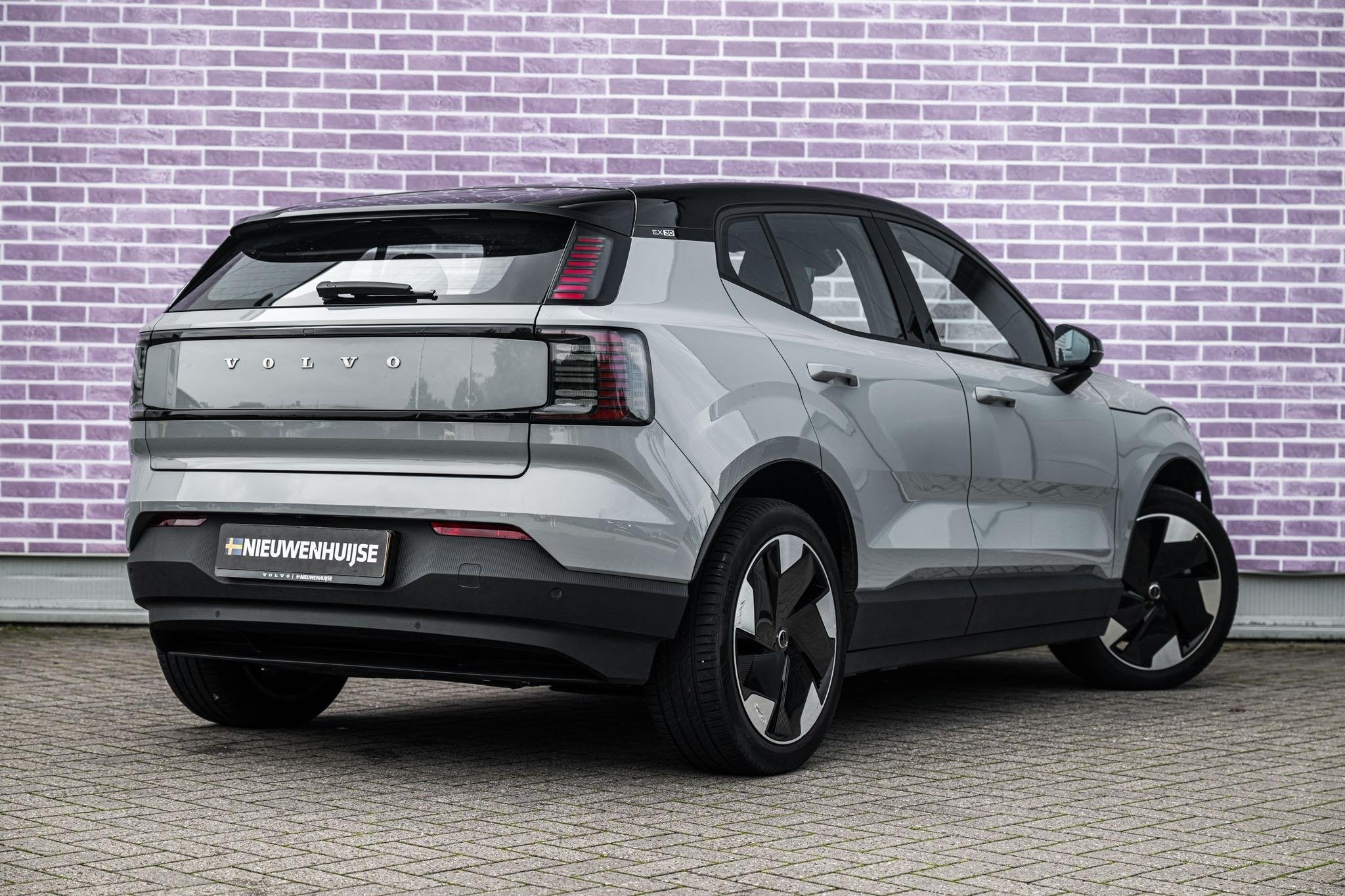 Volvo EX30 Single Motor Extended Range Plus 69 kWh | Stoel e, Auto's, Achterwielaandrijving, Gebruikt, Leder en Stof, Origineel Nederlands