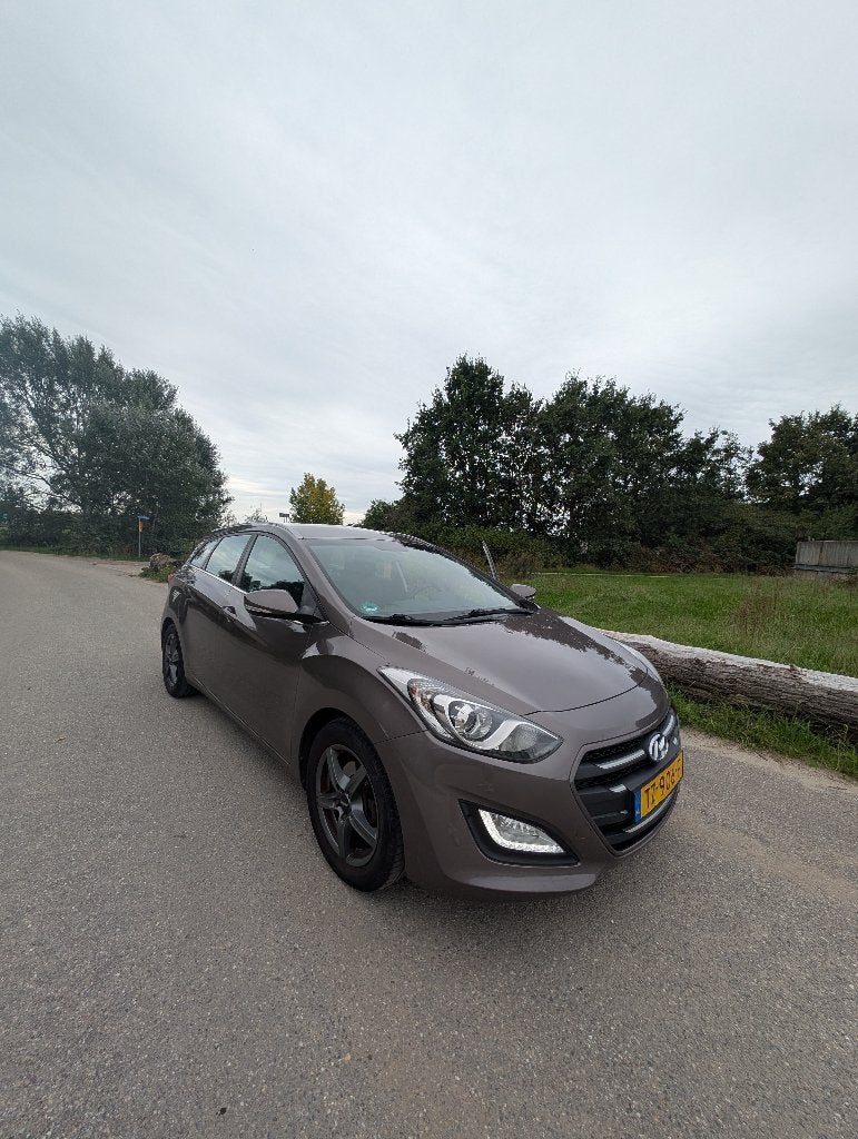 Hyundai 2015 Bruin, 15 km/l, Zwart, Bruin, Handgeschakeld