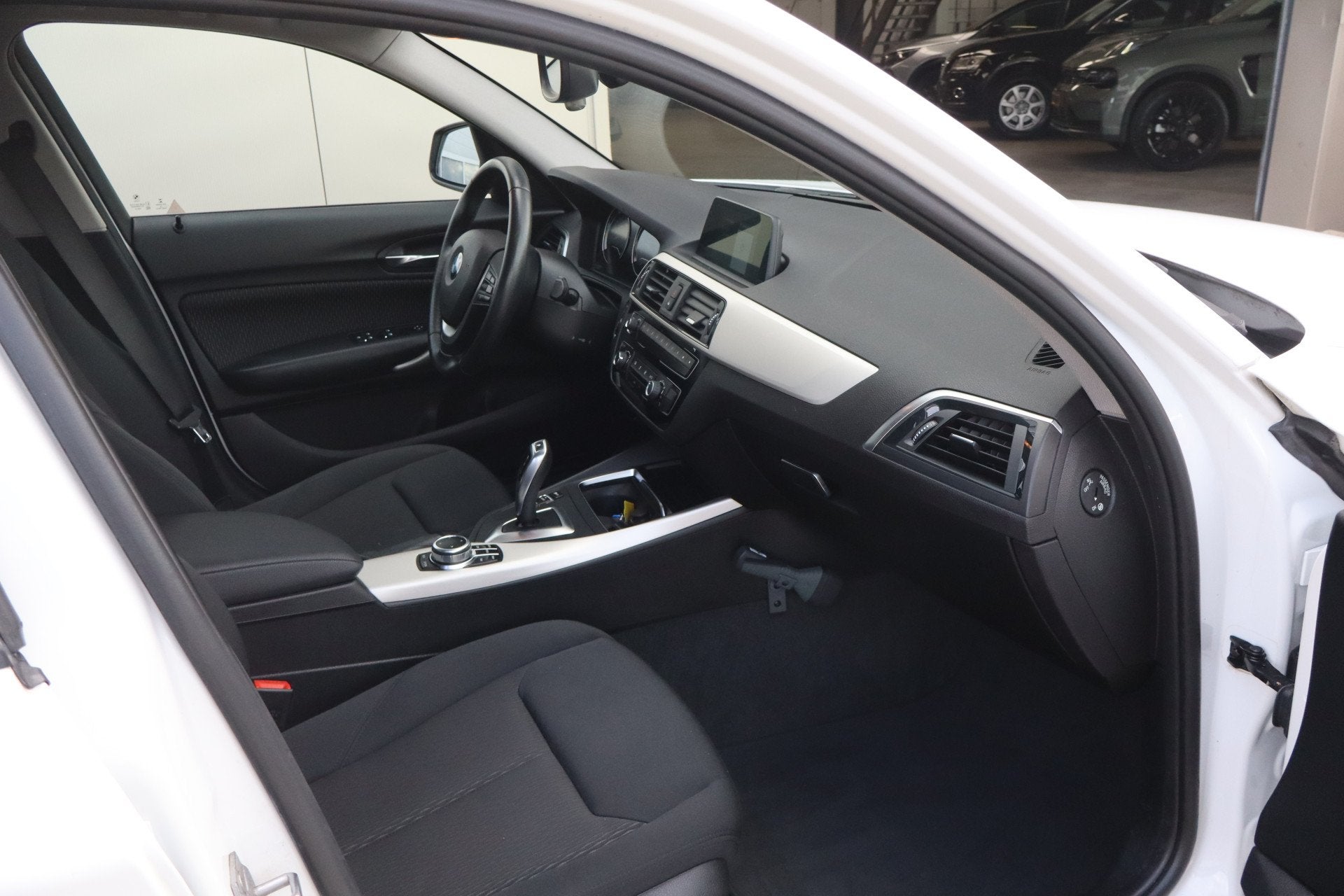 BMW 1-serie 118i Corporate Lease Climate I Keyless S I Parks, Auto's, Gebruikt, Wit, Origineel Nederlands, Bedrijf