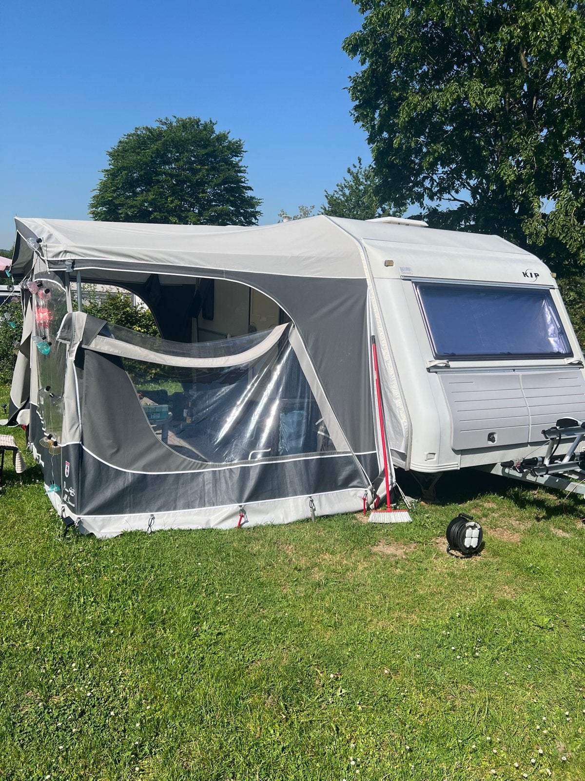 Kip 47 TDB Caravan met voortent/mover en fietsenrek, Vast bed, Rondzit, Kip, Particulier