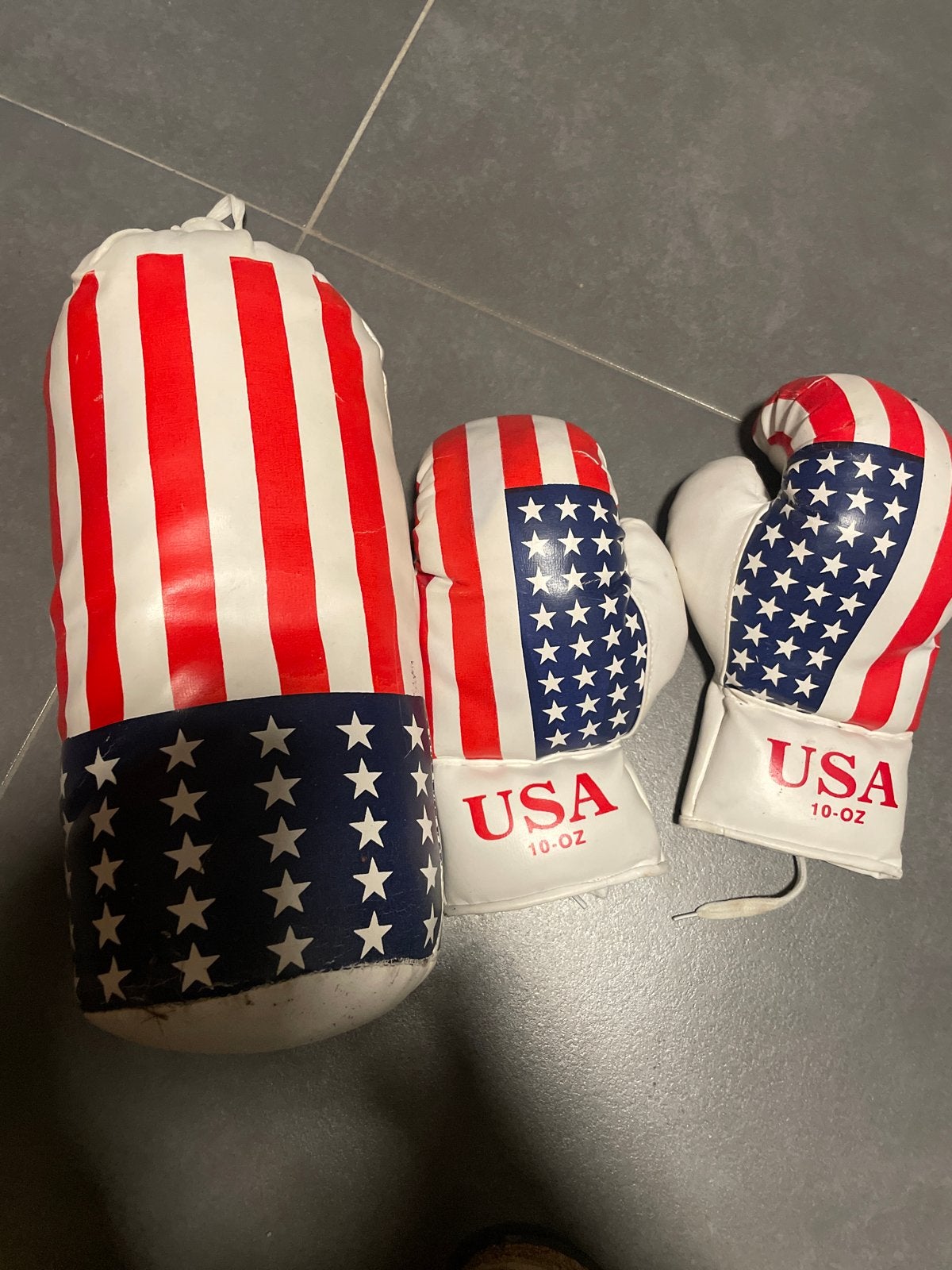 Gratis! Boksbal en handschoenen USA design, Ophalen of Verzenden, Gebruikt, Boksbal