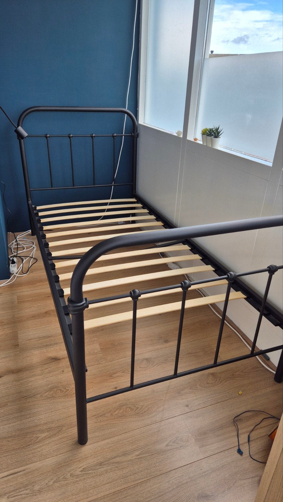 Zwart metalen eenpersoonsbed 90x200 cm (lattenbodem defect), Ophalen, Gebruikt, 90 cm, Eenpersoons