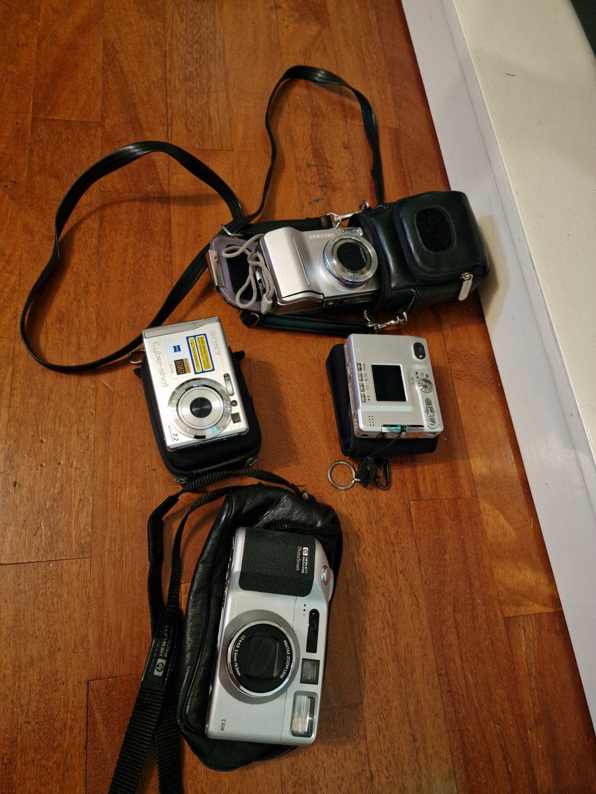 Partij van 4 compactcamera's: Sony, Samsung, HP, Minolta, Ingebouwde flitser, Gebruikt, Ophalen of Verzenden, Compactcamera