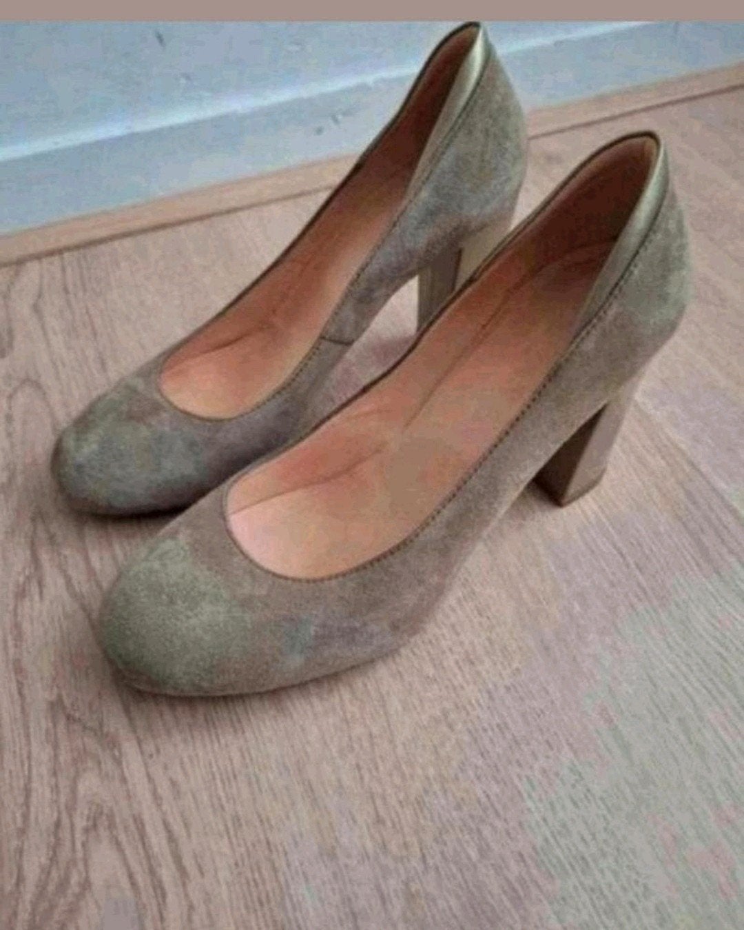 hogan suède pumps maat 37,5, Kleding | Dames, Schoenen, Pumps, Beige, Ophalen of Verzenden, Hogan