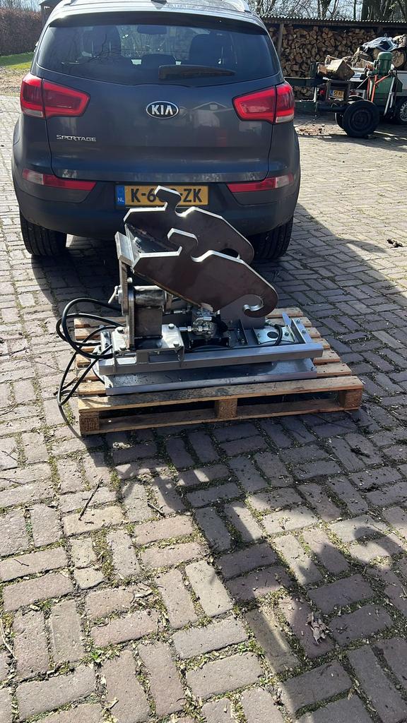 Takkenzaag met cw10 aansluiting., Ophalen, Benzine