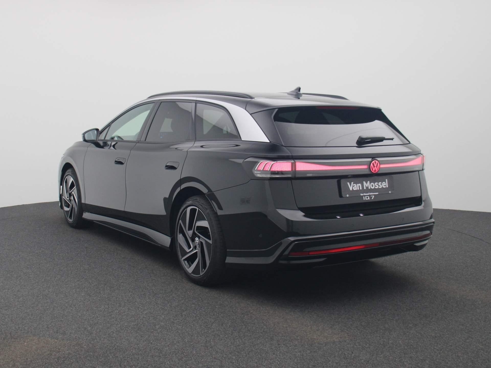 Volkswagen ID.7 Tourer Pro Business 77 kWh 286 PK | 360 Grad, Automaat, Achterwielaandrijving, Alcantara, Zwart