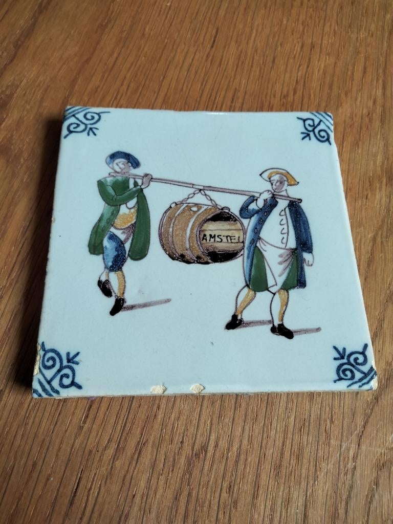 Tegeltje Makkum Amstel bier dragers, Ophalen of Verzenden