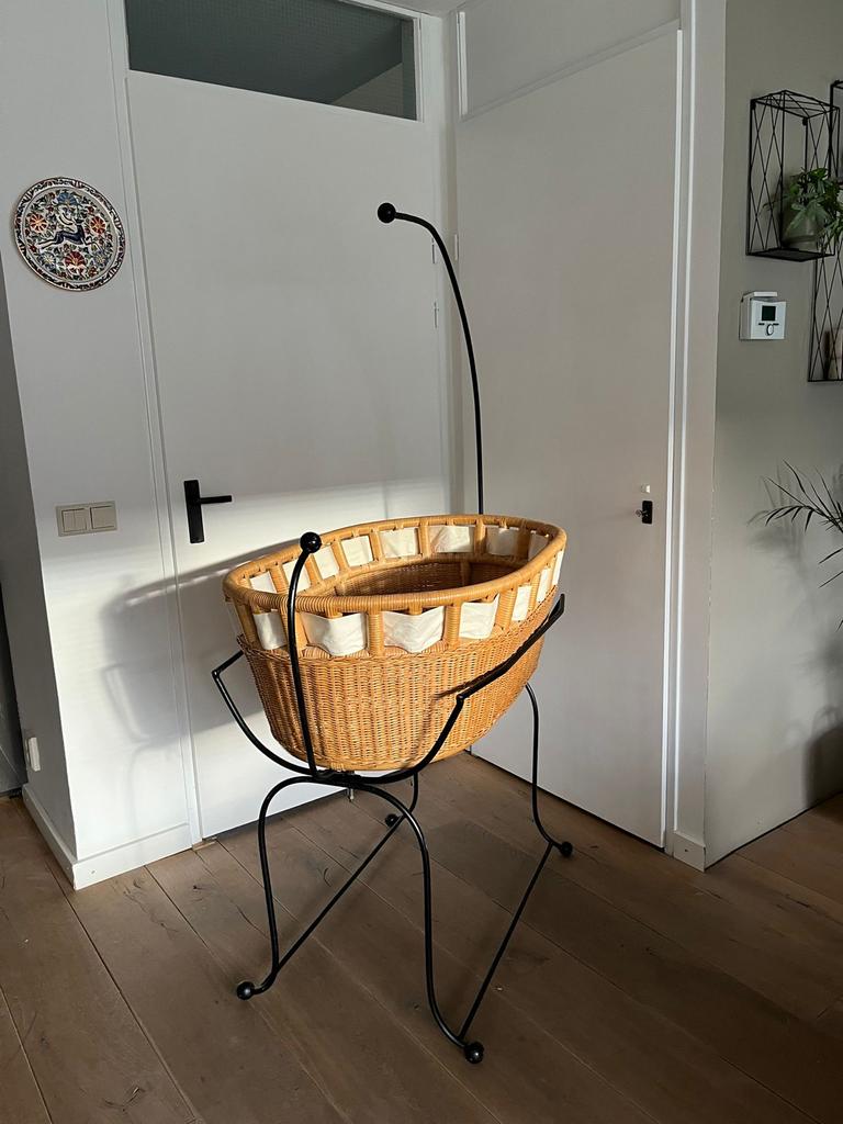 Rotan wieg met standaard (excl. matras en bekleding), Ophalen, Gebruikt, Wieg