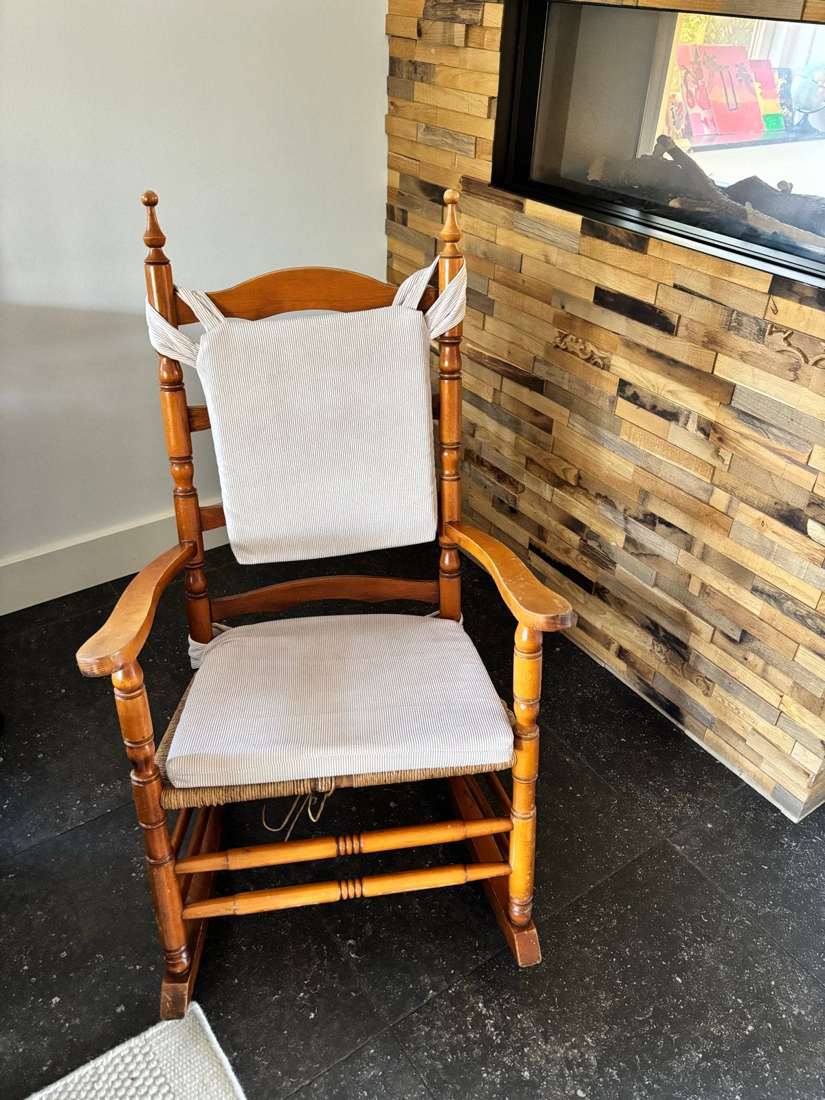 Vintage houten schommelstoel met kussens, Ophalen