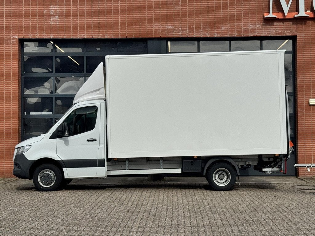 Mercedes-Benz Sprinter 516 Bakwagen + Laadklep Dhollandia |, Auto's, Bestelauto's, Voorwielaandrijving, Stof, Gebruikt, 4 cilinders