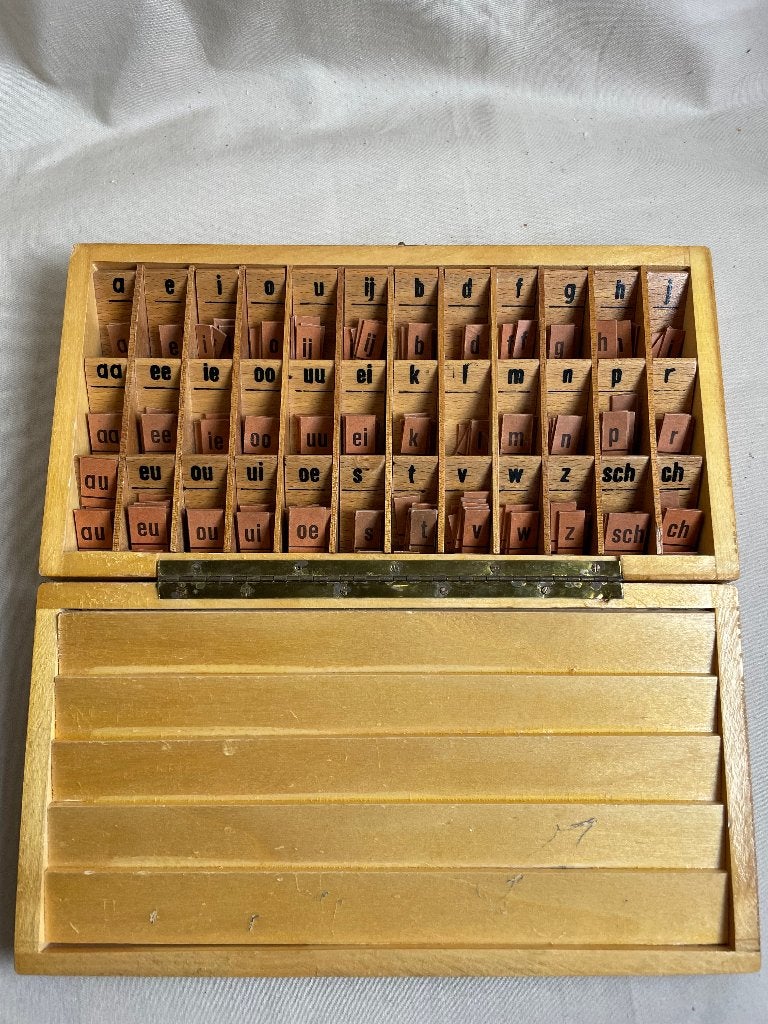 Oude houten letterdoos Menne Tilburg, Ophalen of Verzenden