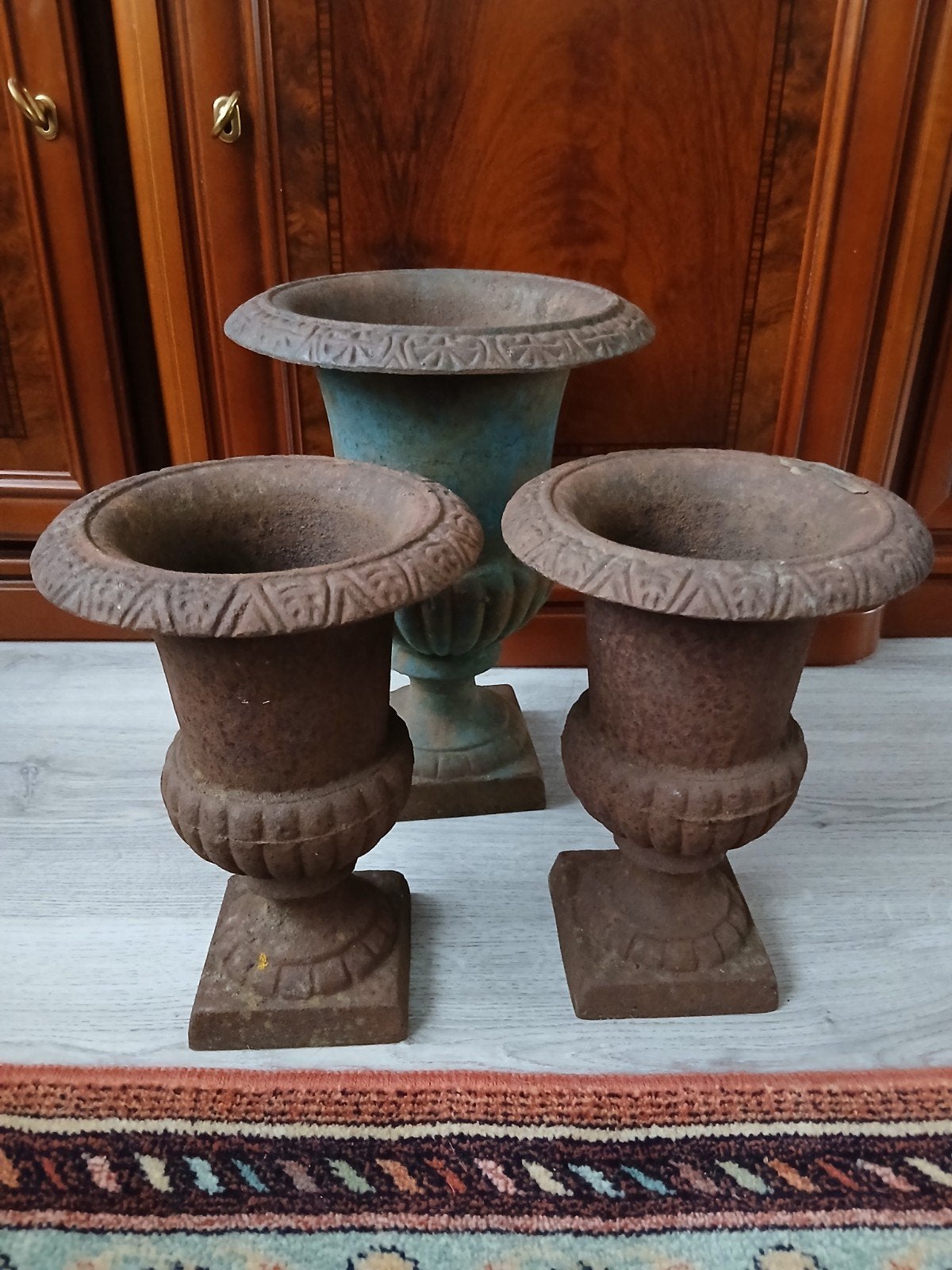 Set van 3 Antieke Gietijzeren Tuinvazen - Rustieke Decoratie, Ophalen of Verzenden