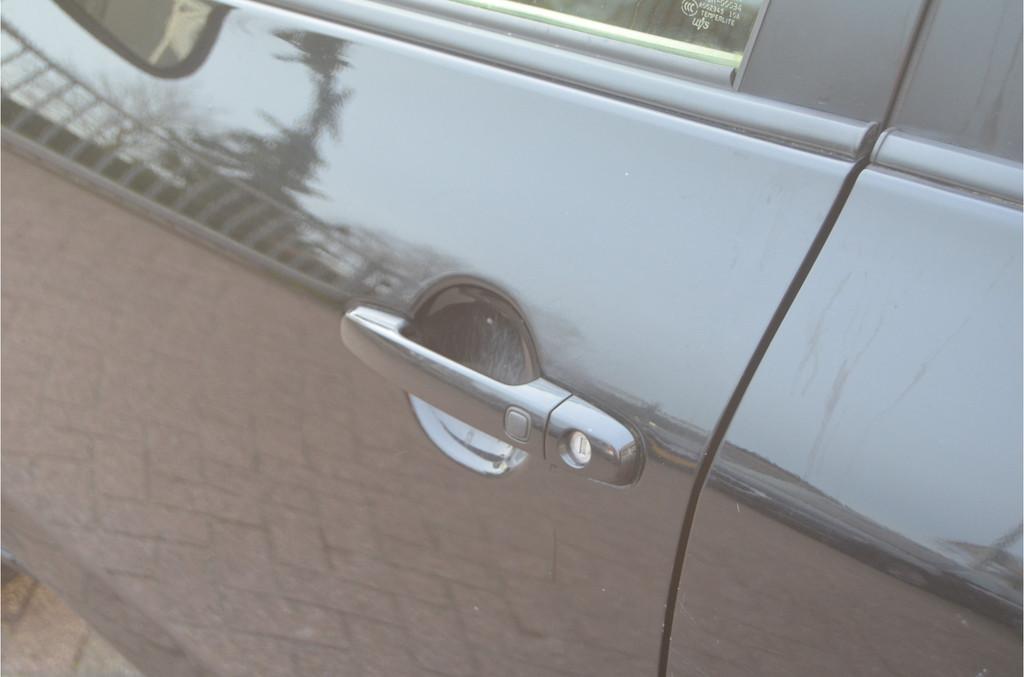 Toyota RAV4 2.0 VVTi Executive Business 12 mnd. gar. 4 WD, Gebruikt, 4 cilinders, 1505 kg, Zwart