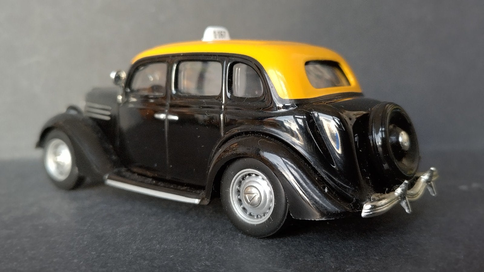 Ford V8 Taxi Montevideo 1:43 Altaya Ixo Pol, Overige merken, Auto, Verzenden, M