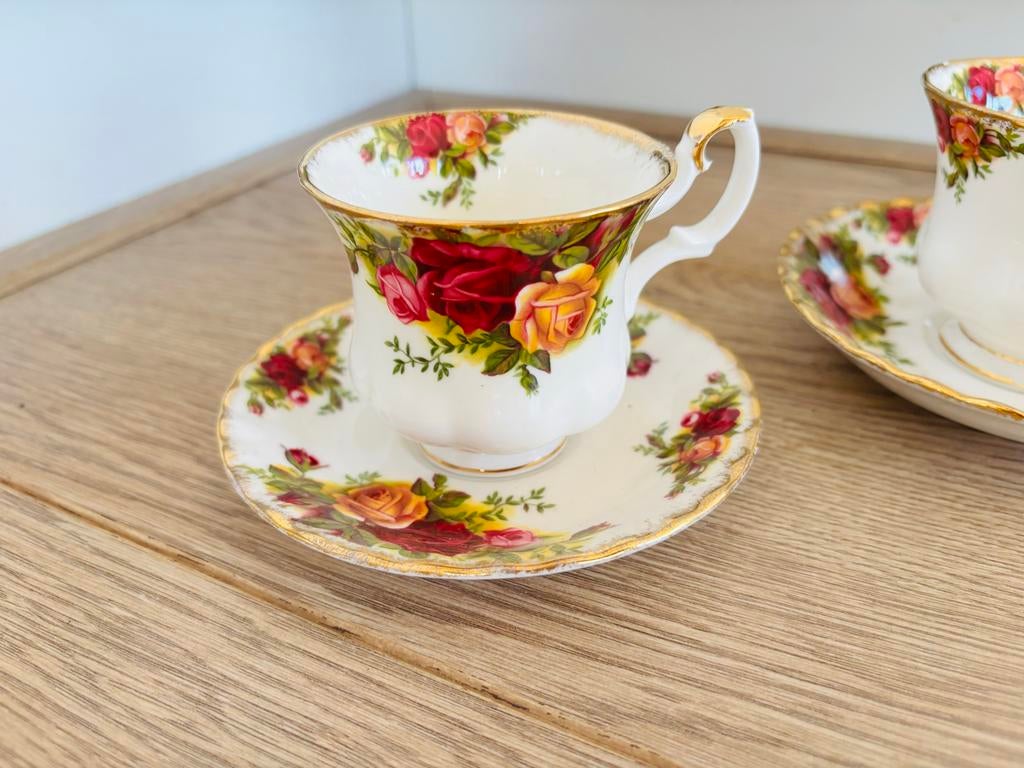 Royal Albert Old Country Roses kop en schotel (groot+klein), Ophalen of Verzenden